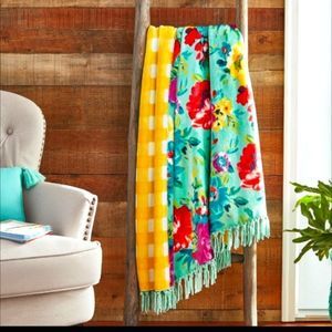 SOLD Woman plush throw, reversible to yellow gingham. Gift IDEA 💡